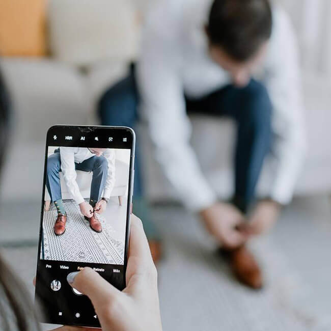 joseangelgc22 preparando los últimos detalles en sus zapatos Palanco para un día muy especial